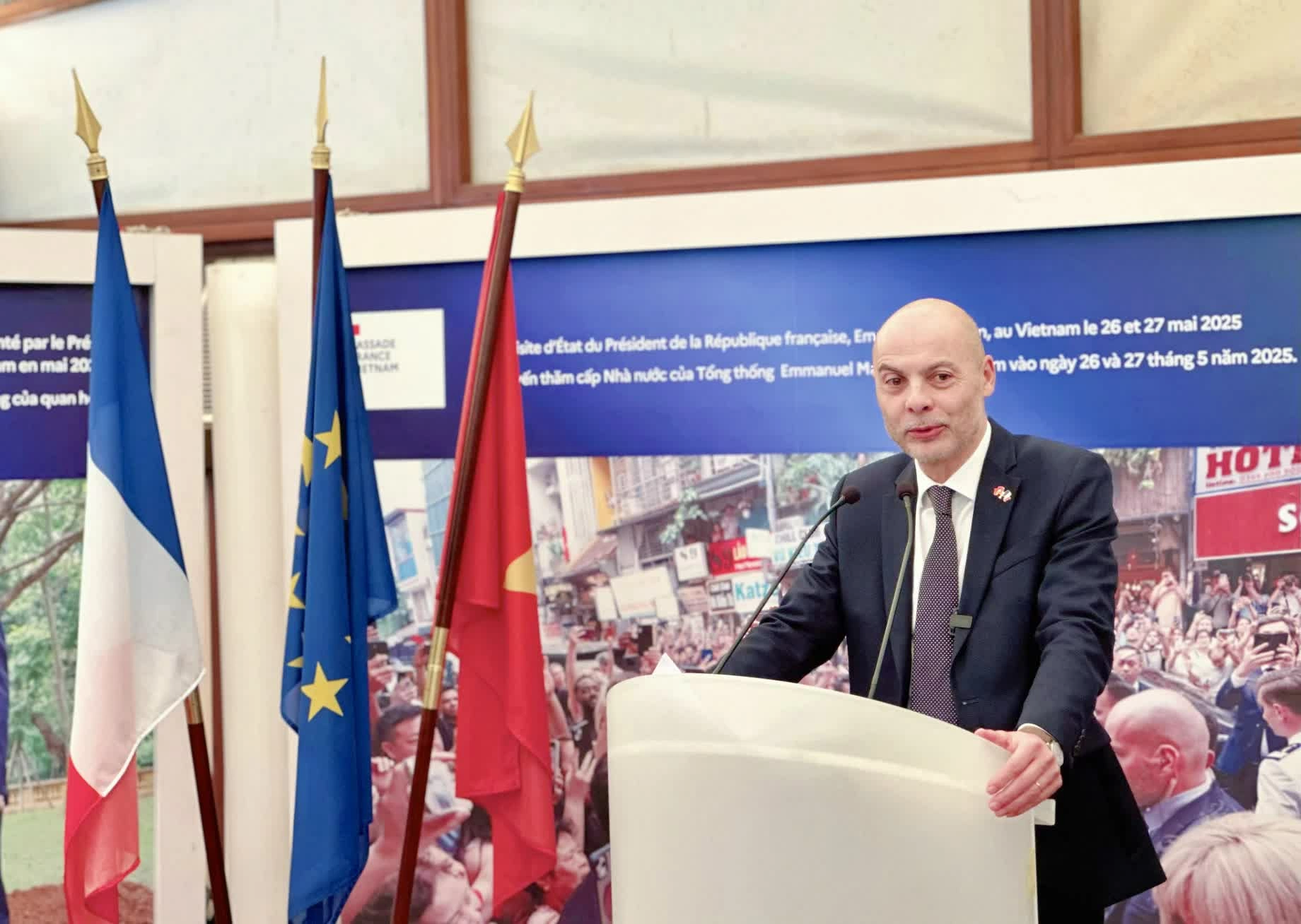 Đại sứ Didier Le Bret: ‘Tôi có thể gói gọn ấn tượng về Việt Nam trong hai từ: Mến khách và năng động’ Đại sứ Didier Le Bret: ‘Tôi có thể gói gọn ấn tượng về Việt Nam trong hai từ: Mến khách và năng động’