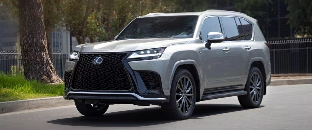 Lexus LX tiếp tục cung cấp hai lựa chọn truyền động.