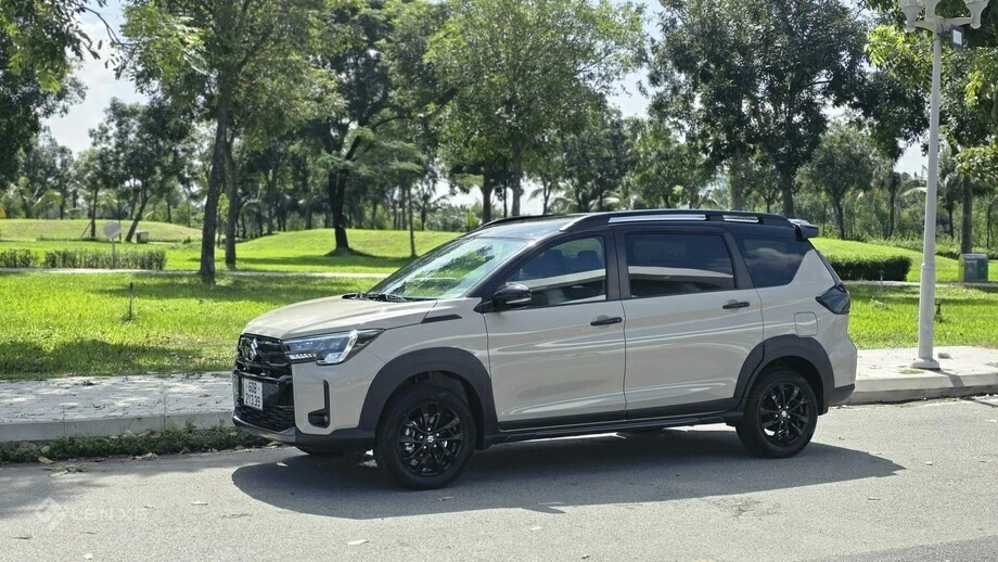 Suzuki XL7 2026 có hai bản GL và GLX, cạnh tranh nhóm xe bảy chỗ.