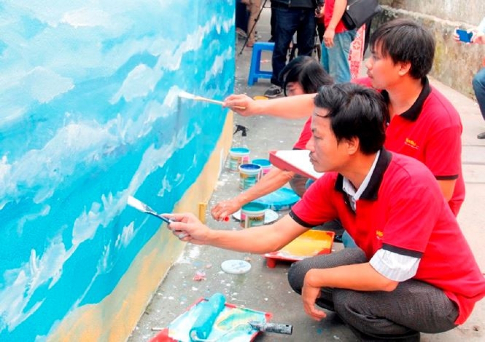 alleyway murals of central da nang city