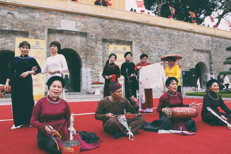 traditional tet re enacted at thang long royal citadel