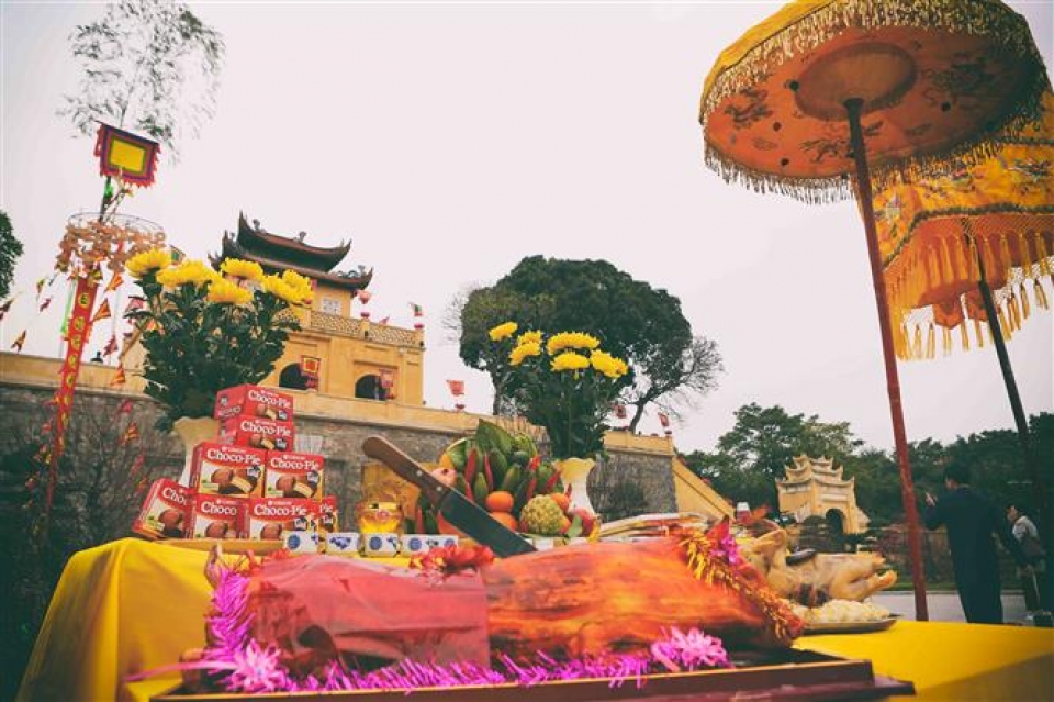 traditional tet re enacted at thang long royal citadel