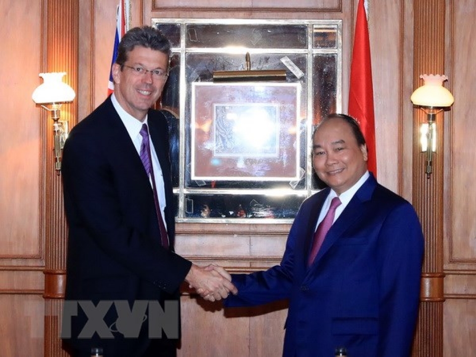 pm nguyen xuan phuc meets with new zealands milk firms