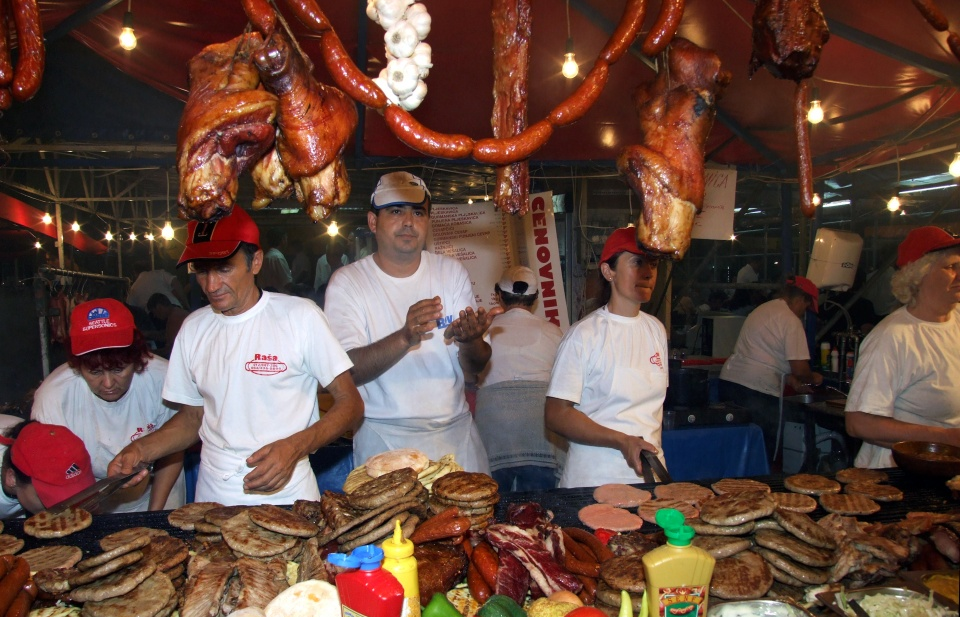 Hấp dẫn lễ hội thịt nướng ở Serbia