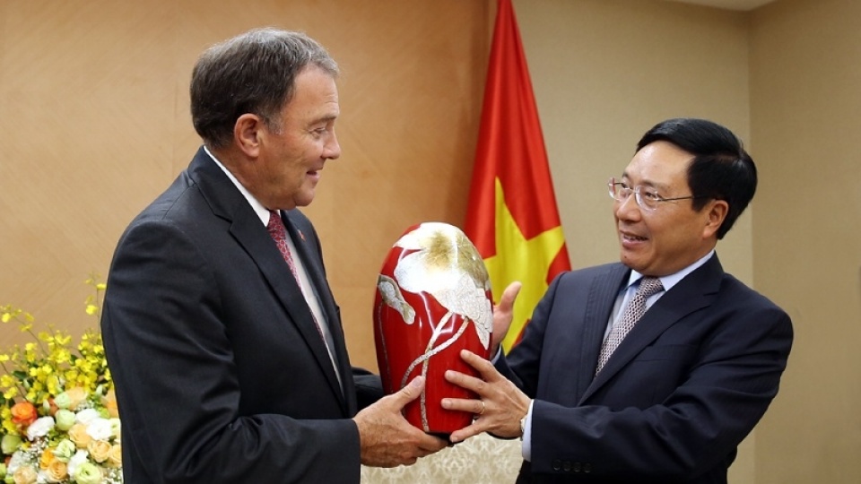 deputy pm pham binh minh receives governor of utah state