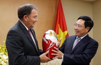 Deputy PM Pham Binh Minh receives Governor of Utah State