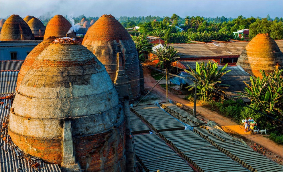 stunning images of traditional pottery village