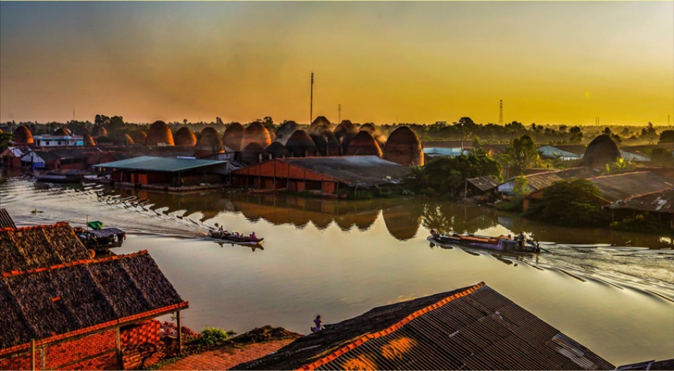 stunning images of traditional pottery village