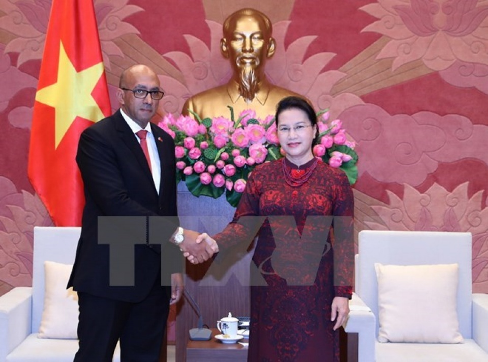 na leader lauds ambassadors efforts to tighten vietnam cuba links
