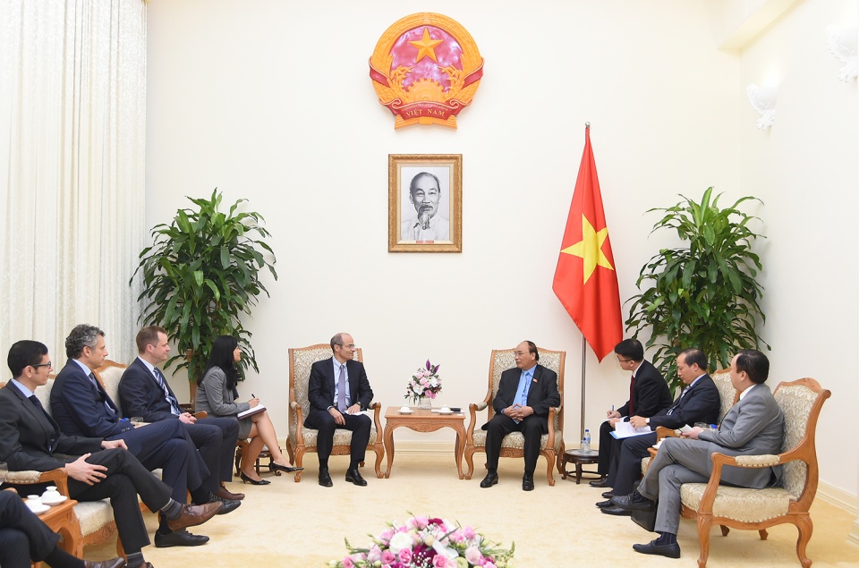 pm nguyen xuan phuc welcomes ab inbev ceo