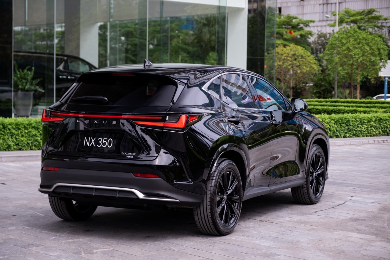 Cận cảnh chi tiết Lexus NX 2022 tại Việt Nam, giá từ 3 tỷ đồng