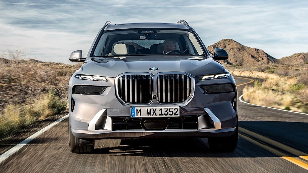 BMW X7 2023 cực chất với ngoại hình mới và động cơ mạnh hơn