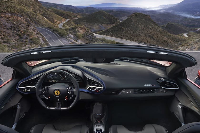 Cận cảnh siêu xe Ferrari 296 GTS công suất 819 mã lực