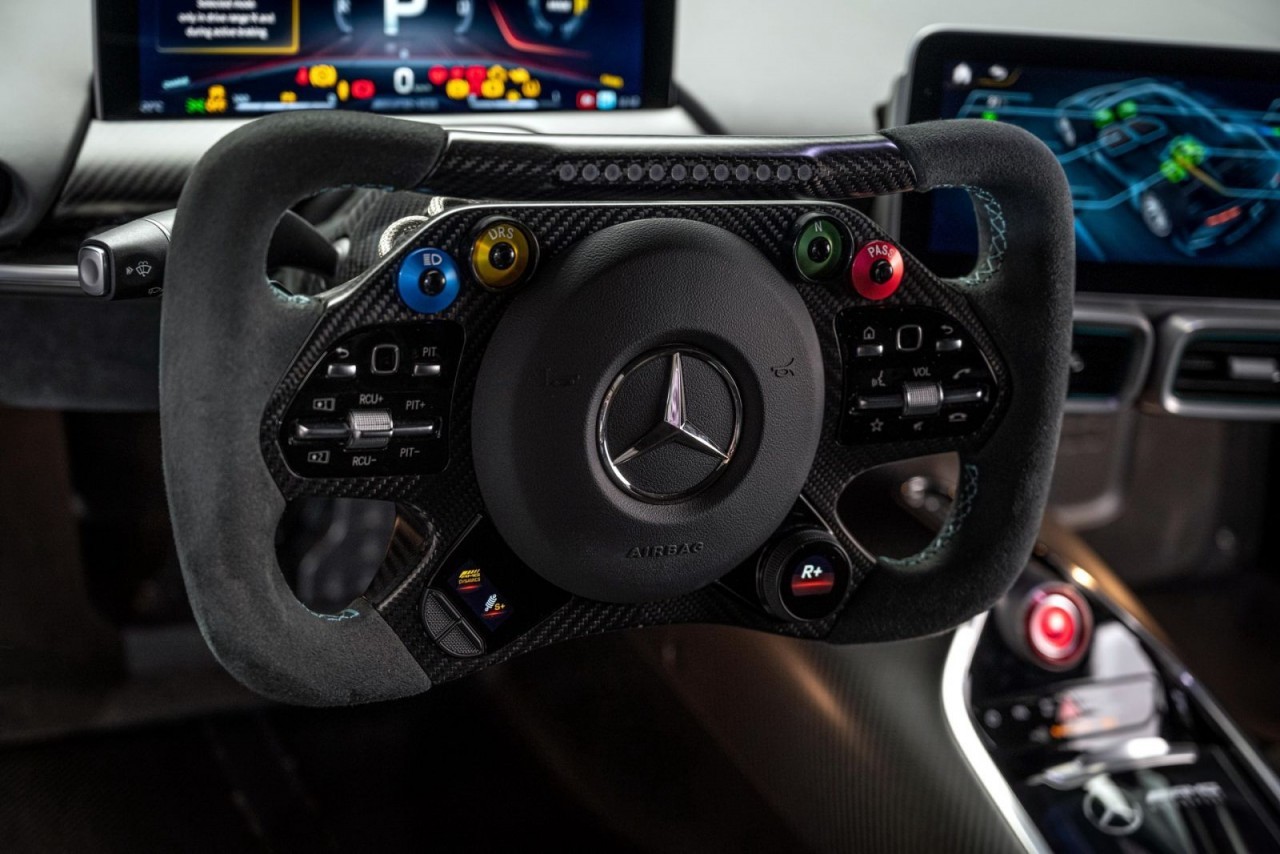 Cận cảnh chi tiết Mercedes-AMG One 2023 ra mắt, công suất 1.049 mã lực