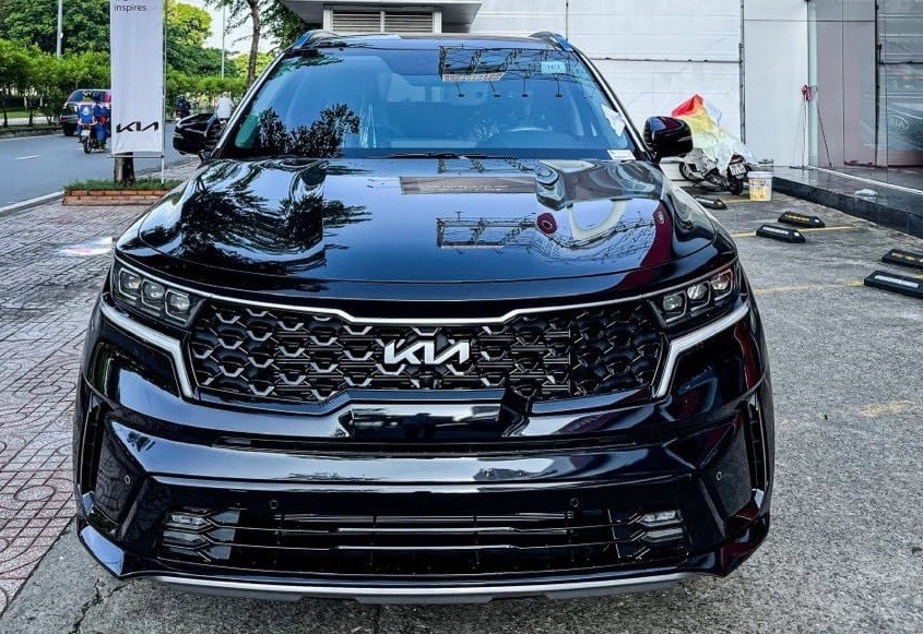 Cận cảnh mẫu SUV Kia Sorento phiên bản logo mới