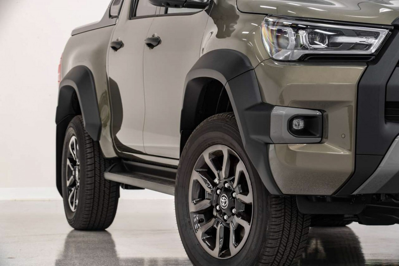 Cận cảnh chi tiết Toyota Hilux 2023 ra mắt tại Australia