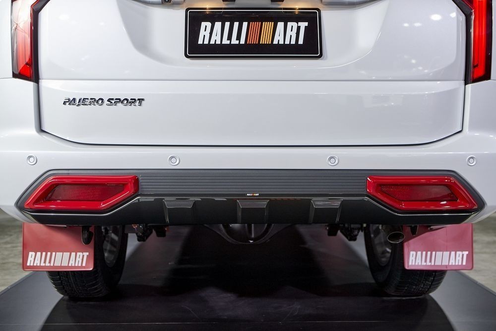 Cận cảnh Mitsubishi Pajero Sport Ralliart 2022