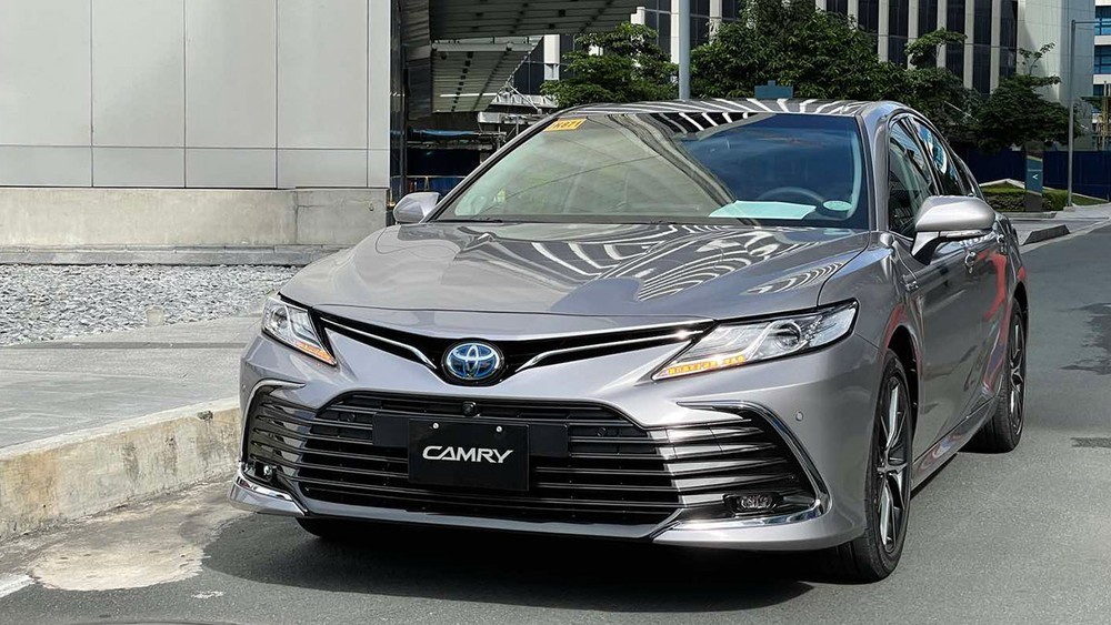 Cận cảnh chi tiết Toyota Camry 2022, giá từ 1,05 tỷ đồng