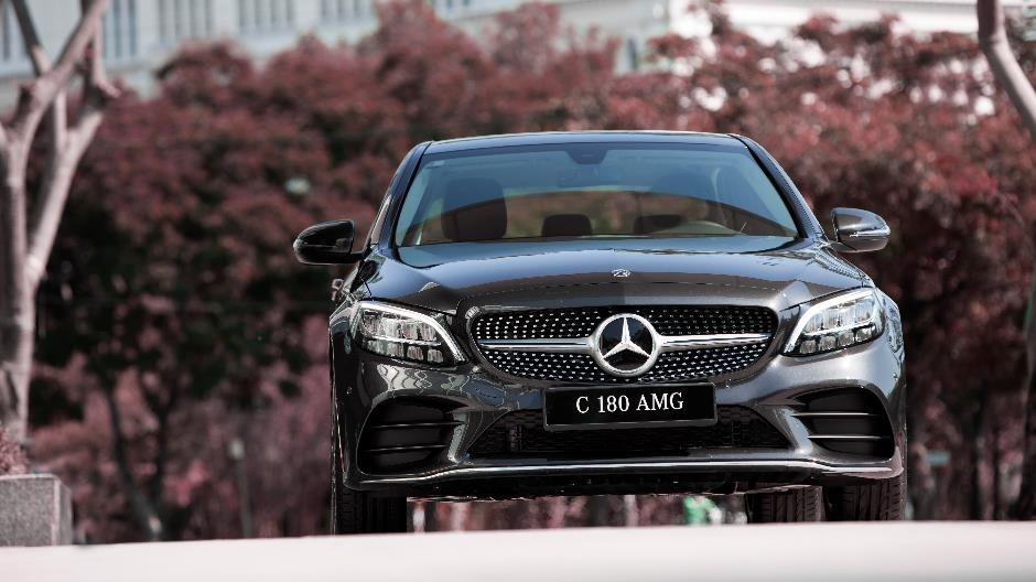 Khách hàng có cơ hội trúng xe Mercedes-Benz C 180 AMG khi mua mới ôtô tại Vietnam Star.