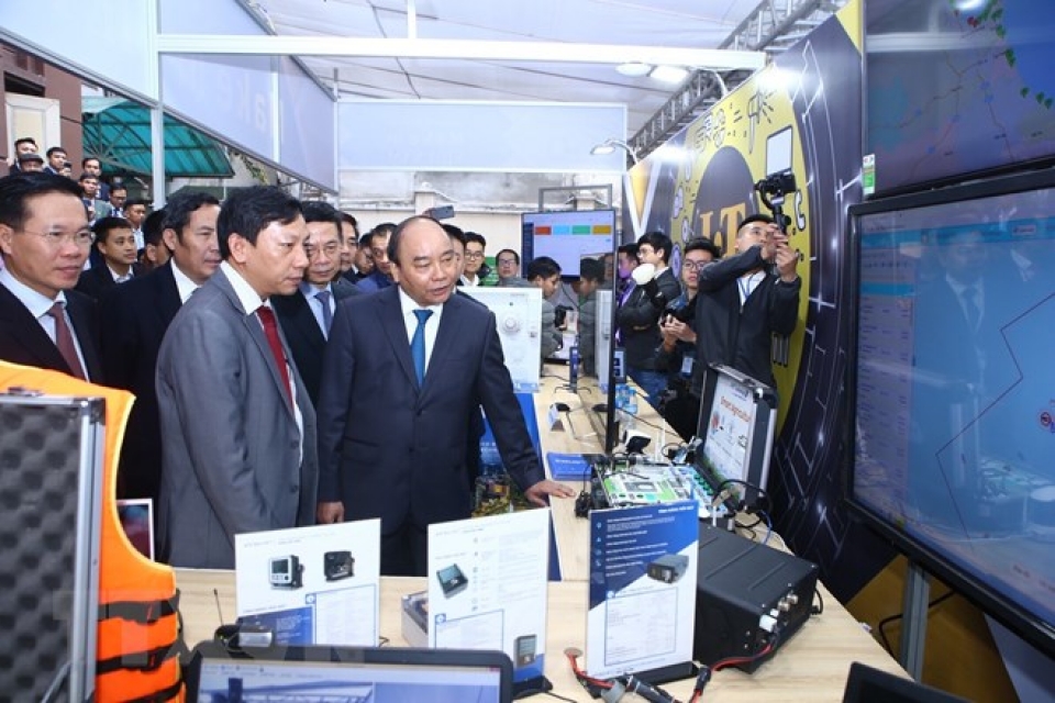 thu tuong nguyen xuan phuc phai dua viet nam dat thu hang cao ve ict
