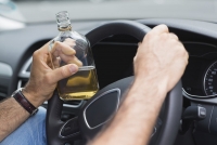 Nước nào phạt lái xe uống rượu bia nặng nhất?