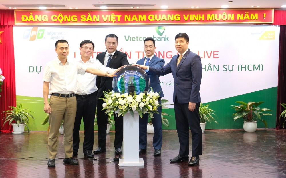 Vietcombank chính thức vận hành hệ thông quản lý nhân sự HCM với mục tiêu trở thành ngân hàng Việt Nam tiên phong trong lĩnh vực số hóa công tác quản trị và phát triển nguồn nhân lực.
