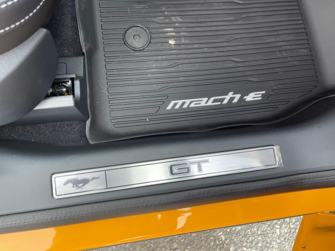 Xe thể thao thuận điện Ford Mustang Mach-E về đến Việt Nam