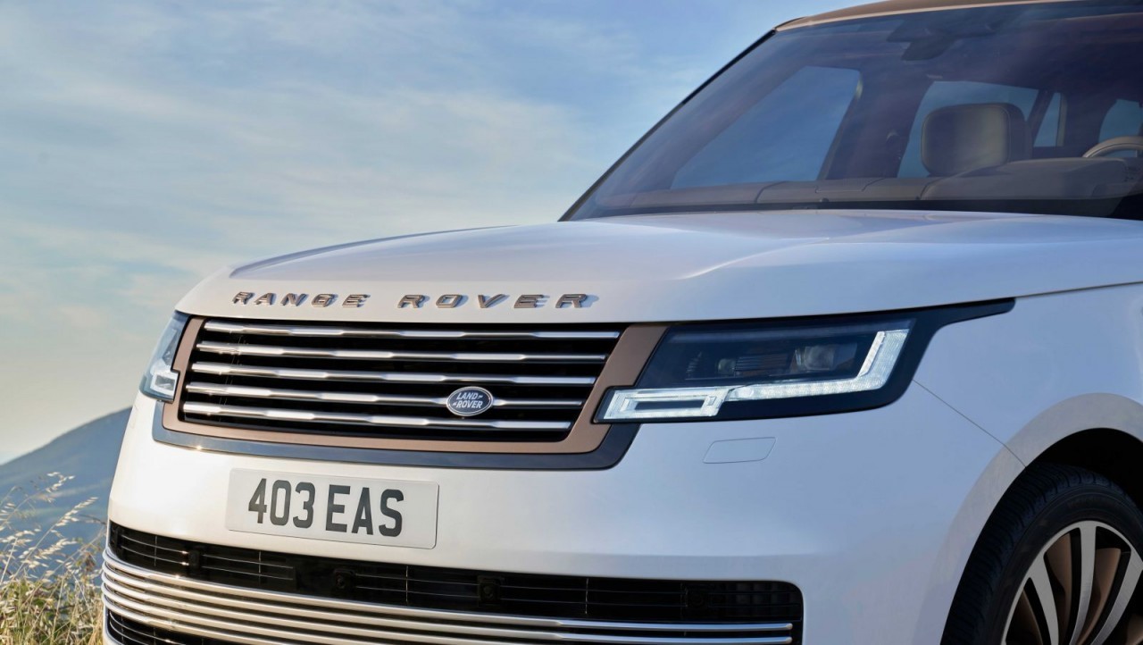Range Rover SV LWB 2022 nhận đặt hàng tại Việt Nam, giá gần 24 tỷ đồng