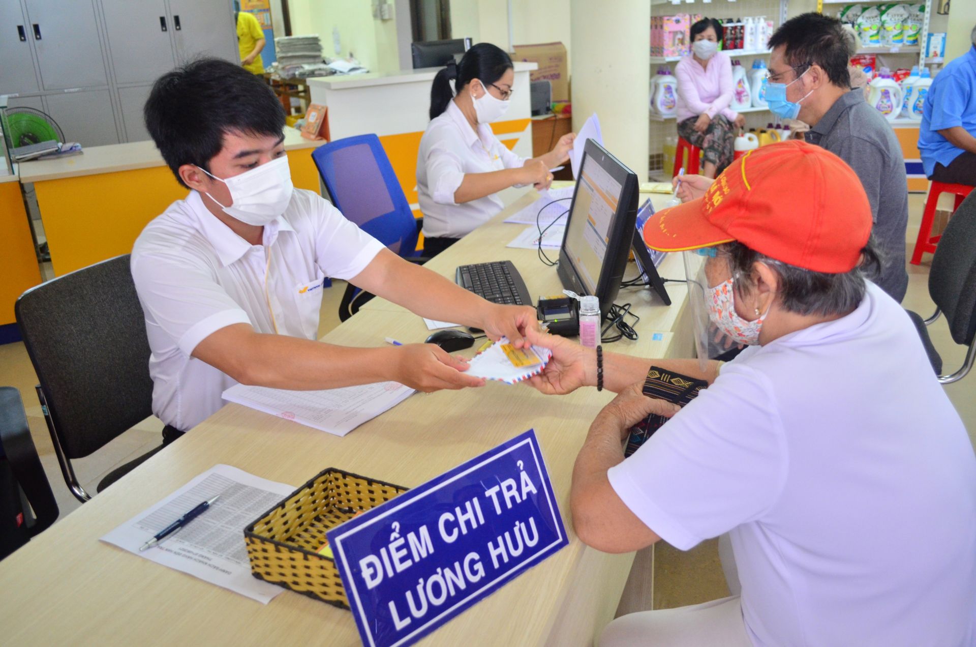 Lịch chi trả lương hưu mới nhất gộp tháng 2 và 3 năm 2026