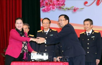 Chủ tịch Quốc hội Nguyễn Thị Kim Ngân thăm và chúc Tết tại Tổng cục Hải quan