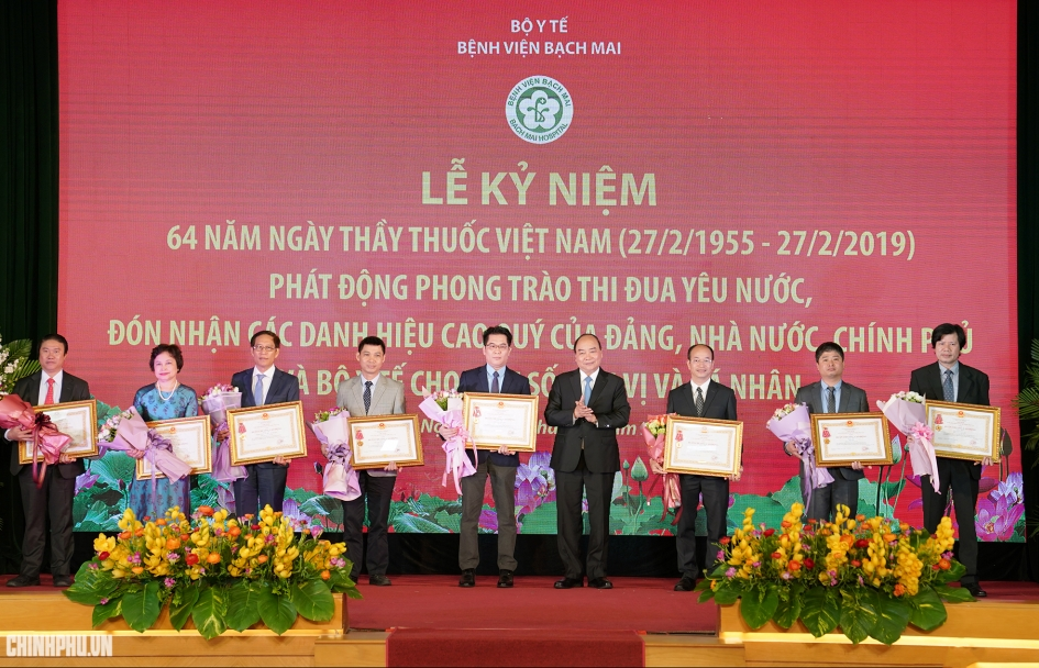 Thủ tướng Nguyễn Xuân Phúc: Cần tôn vinh những ‘anh hùng thầm lặng’ của ngành y
