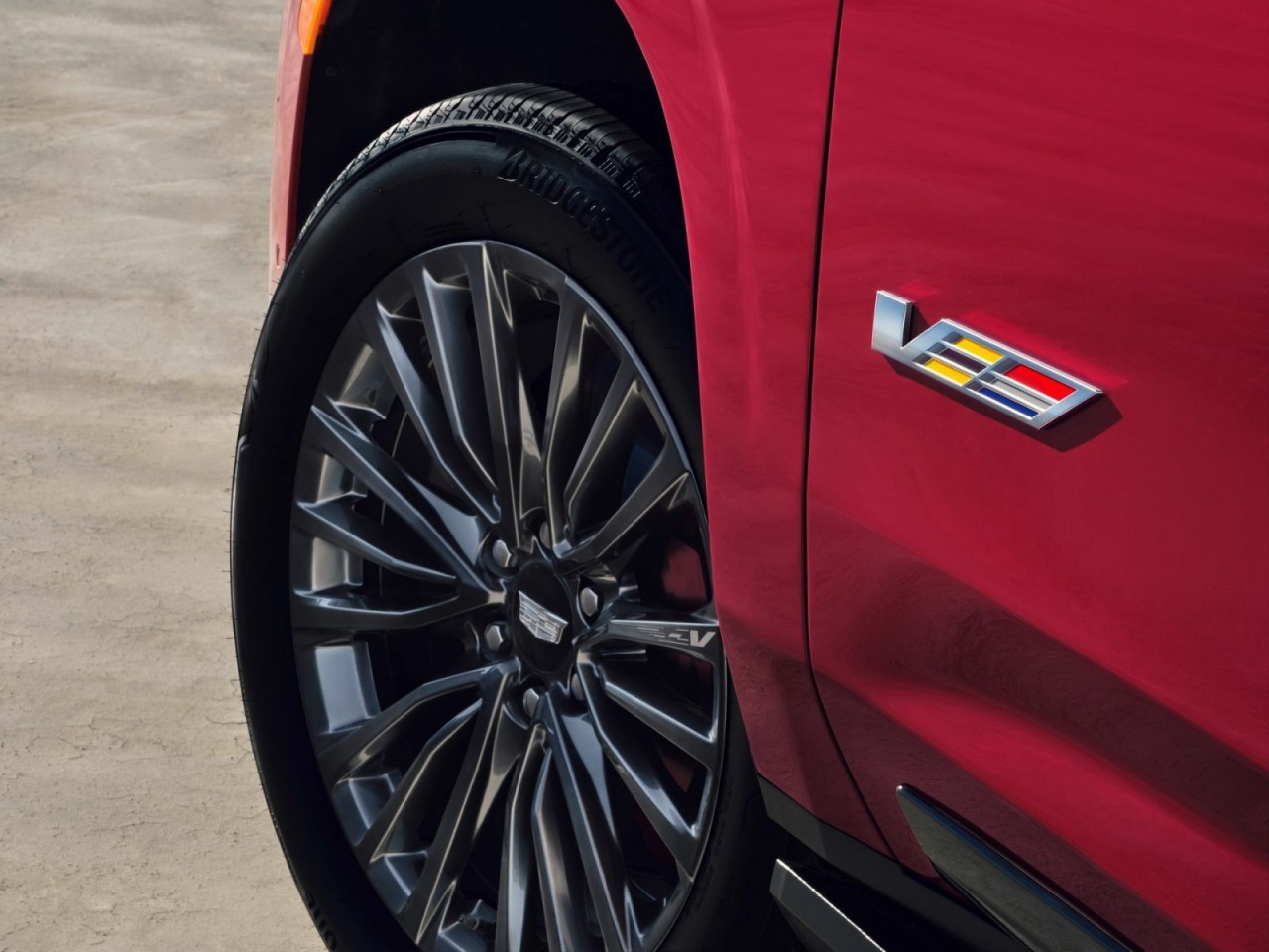 Cận cảnh SUV 'khủng long' Cadillac Escalade V-Series 2023 đầu tiên trong lịch sử