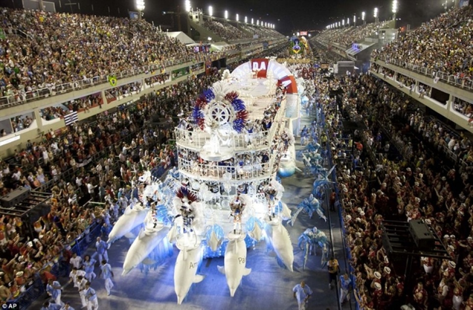 brazil don hang trieu luot nguoi tham gia le hoi carnival