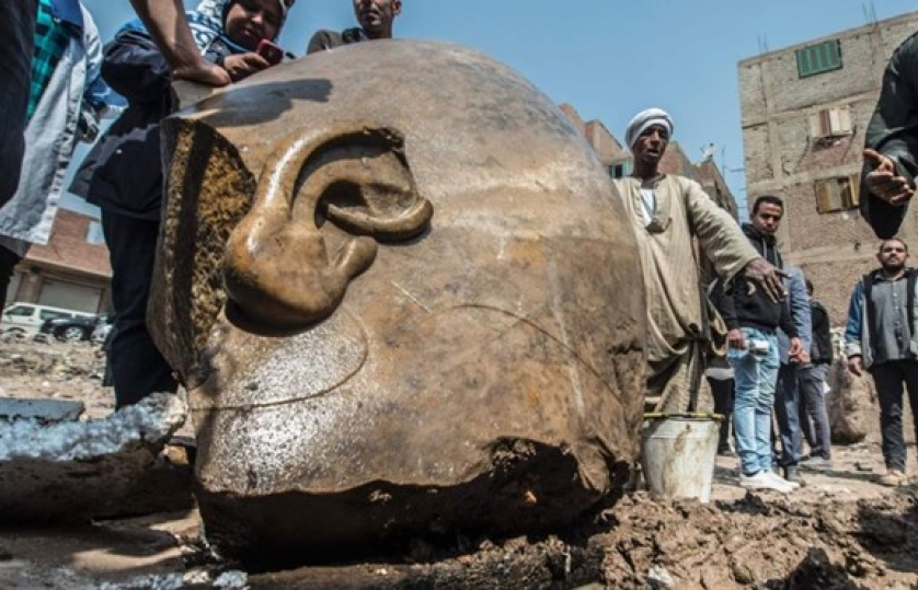 Tìm ra 2 tượng Pharaoh niên đại hơn 3.000 năm trước tại Cairo