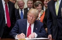 chu khach san o my lo ngai lenh cam nhap canh cua ong trump