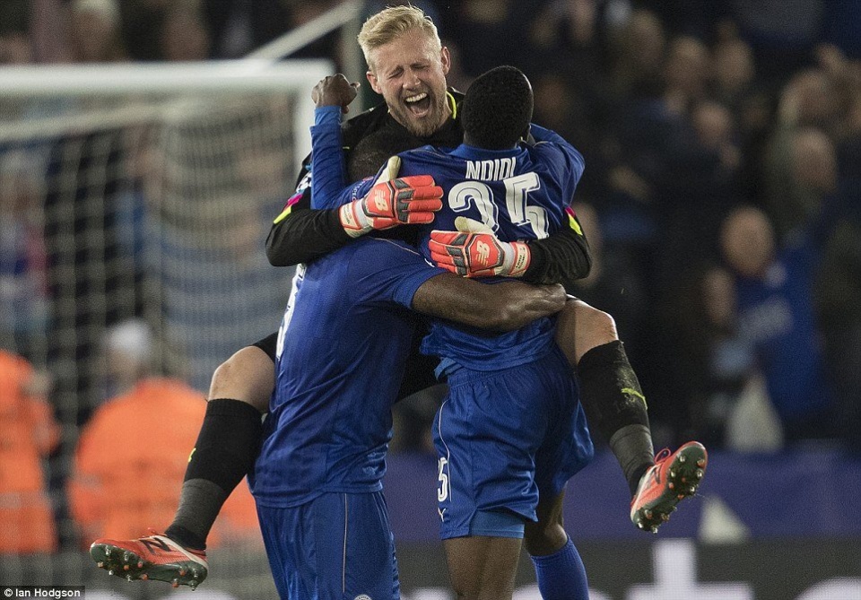 leicester viet tiep chuyen co tich o champions league