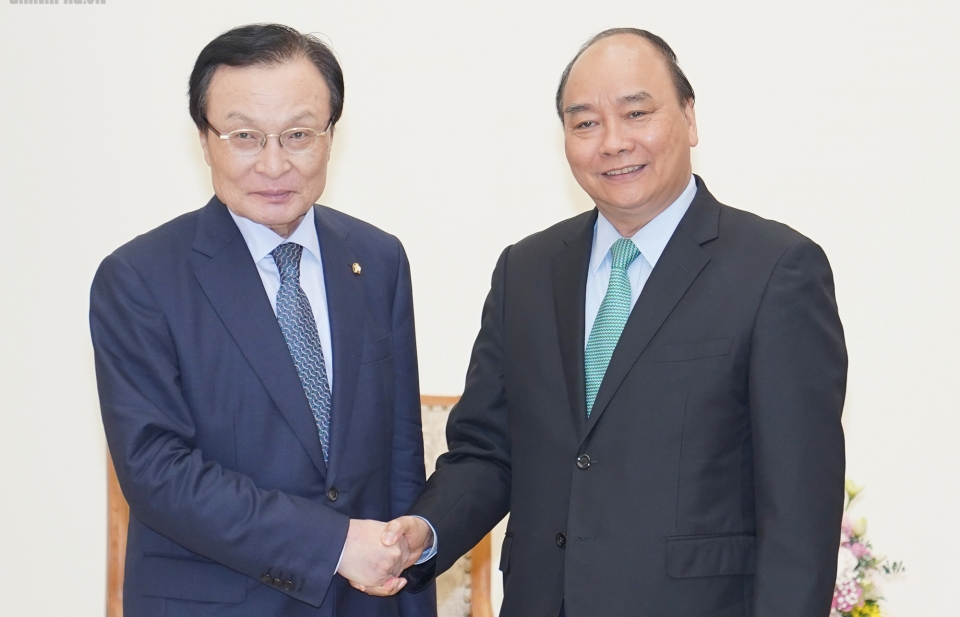 Thủ tướng Nguyễn Xuân Phúc tiếp Chủ tịch Đảng Dân chủ đồng hành Hàn Quốc