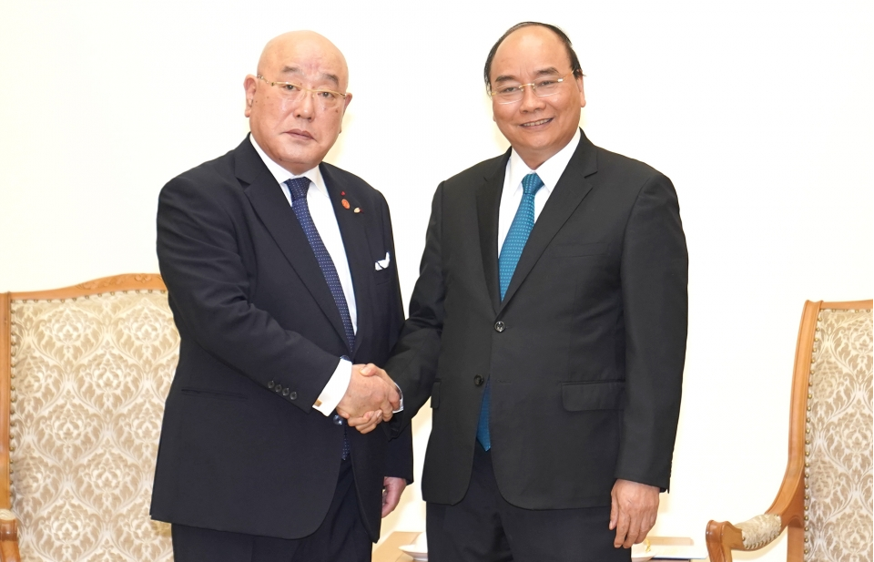 Thủ tướng Nguyễn Xuân Phúc tiếp Cố vấn Nội các đặc biệt của Thủ tướng Nhật Bản