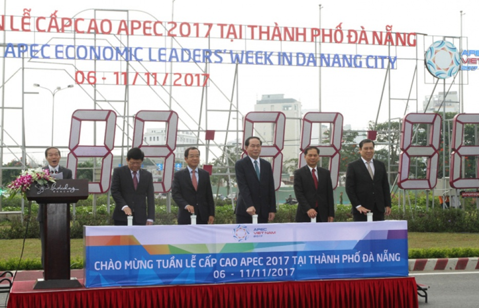 Chủ tịch nước bấm nút khởi động đồng hồ đếm ngược Tuần lễ Cấp cao APEC 2017