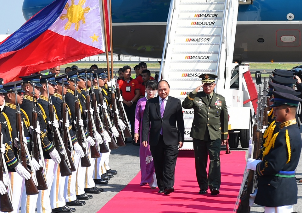 thu tuong den manila bat dau chuyen tham du hoi nghi cap cao asean