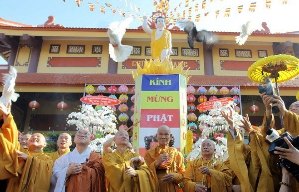 Chủ tịch Mặt trận Tổ quốc Việt Nam gửi thư mừng Đại lễ Phật đản 2017