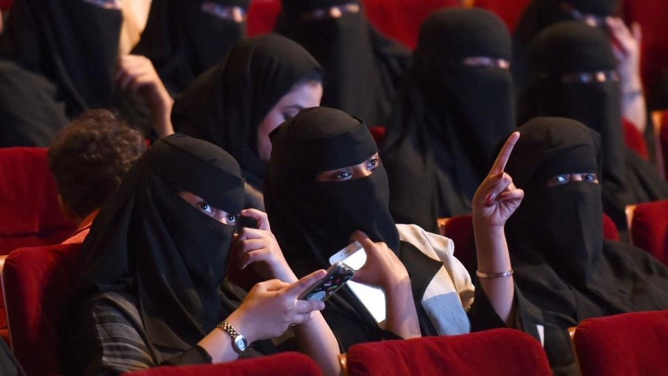 vi sao saudi arabia mo lai rap chieu phim
