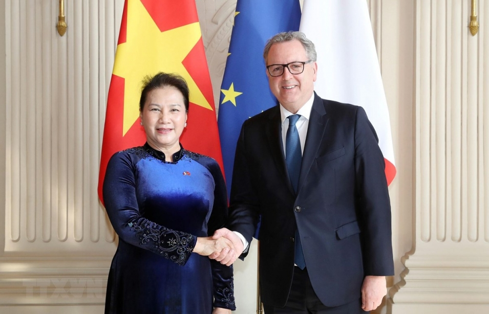Chủ tịch Quốc hội Nguyễn Thị Kim Ngân hội đàm với Chủ tịch Hạ viện Pháp
