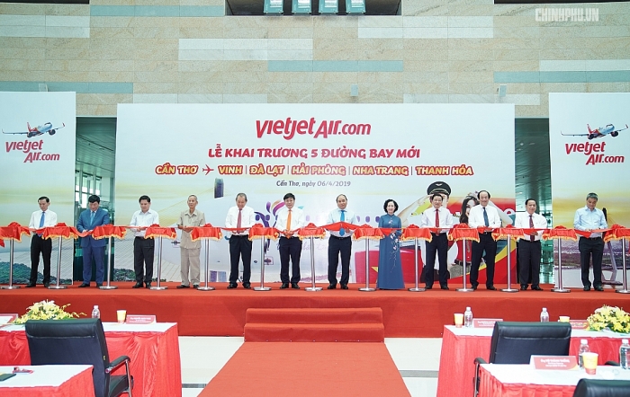 Thủ tướng Nguyễn Xuân Phúc dự khai trương 5 đường bay mới đi, đến Cần Thơ