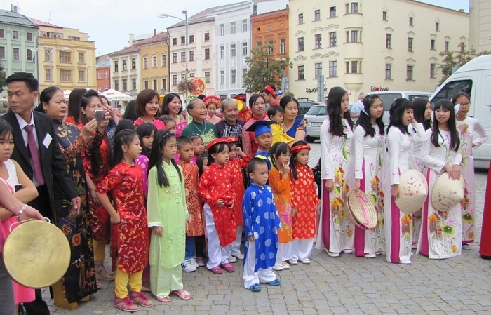 Tình người Việt trên đất Czech