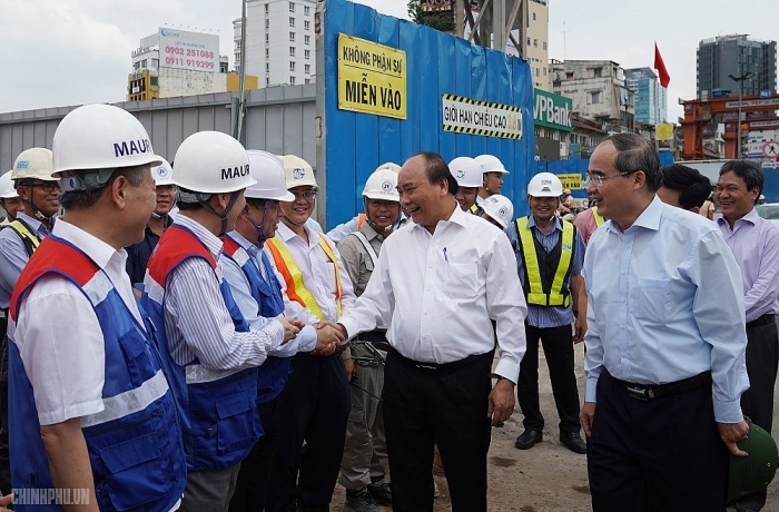 thu tuong nguyen xuan phuc thi sat tuyen metro ben thanh suoi tien