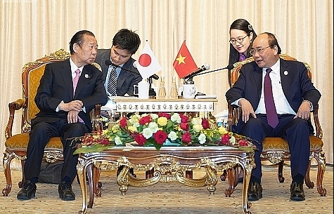 Thủ tướng Nguyễn Xuân Phúc tiếp Tổng Thư ký Đảng Dân chủ tự do Nhật Bản