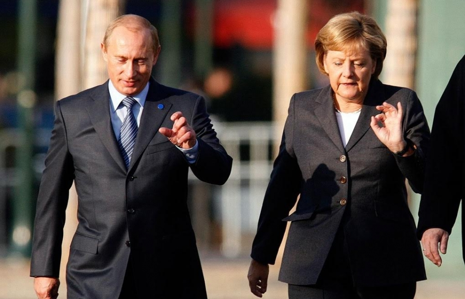 Thủ tướng Đức thăm Nga: Còn nước, còn tát