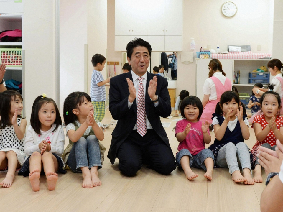 Nhật Bản: Thiếu trẻ em, khó bền vững