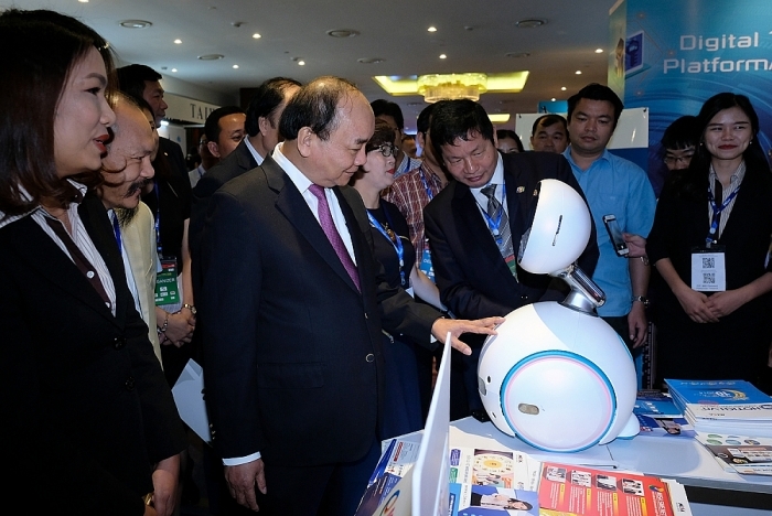 Thủ tướng Nguyễn Xuân Phúc dự diễn đàn thúc đẩy ngành công nghiệp 100 tỷ USD
